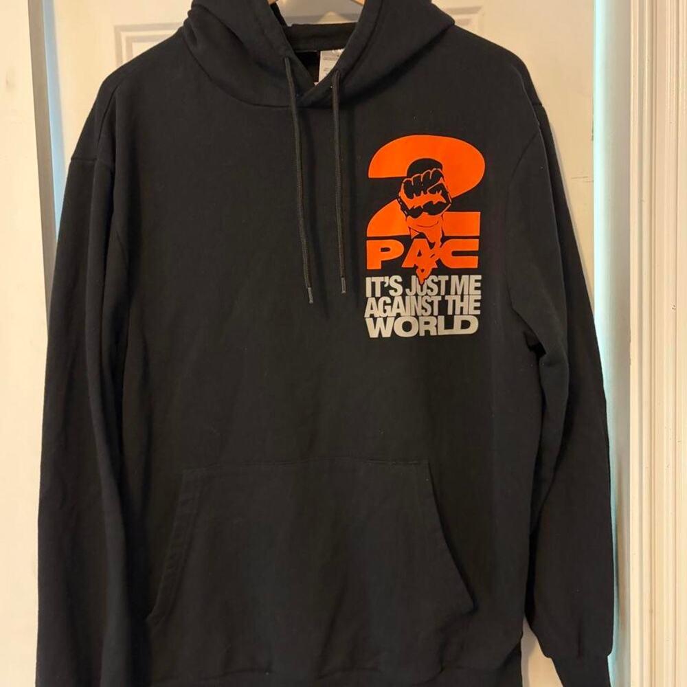 TUPAC Men's Black and Navy Hoodie